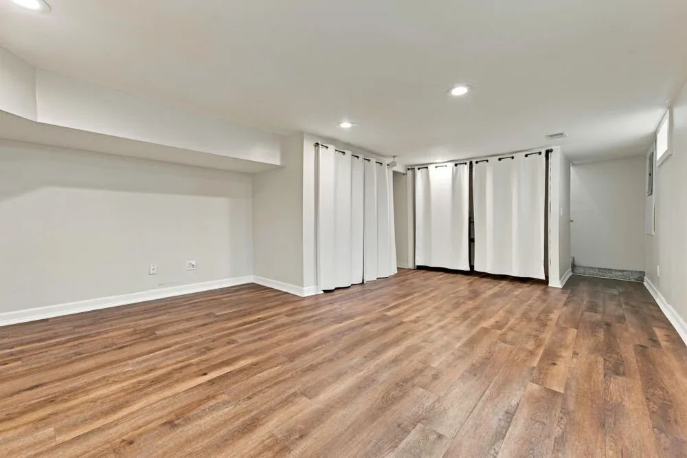128 Floral Avenue Plainwell, MI 49080
