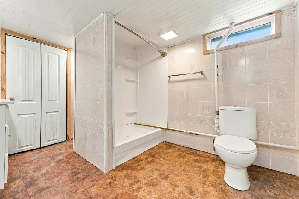 128 Floral Avenue Plainwell, MI 49080