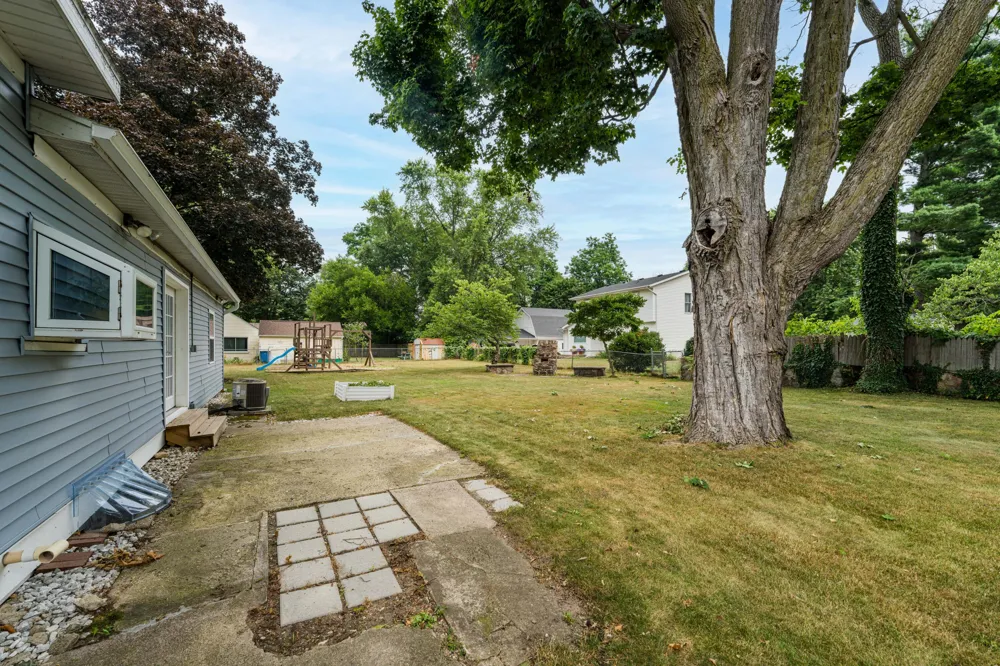 128 Floral Avenue Plainwell, MI 49080