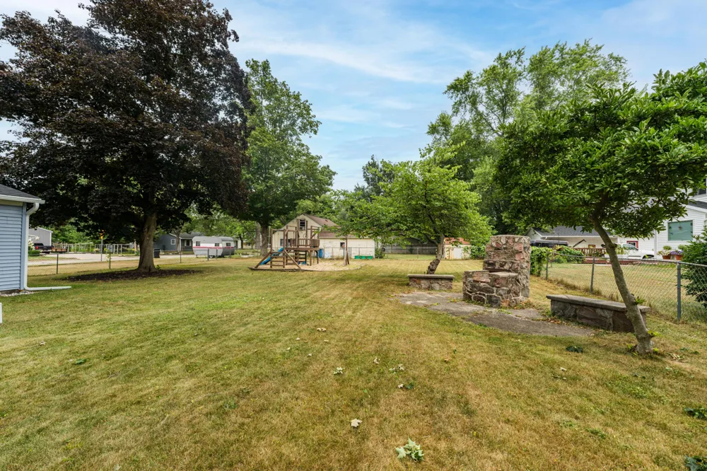128 Floral Avenue Plainwell, MI 49080
