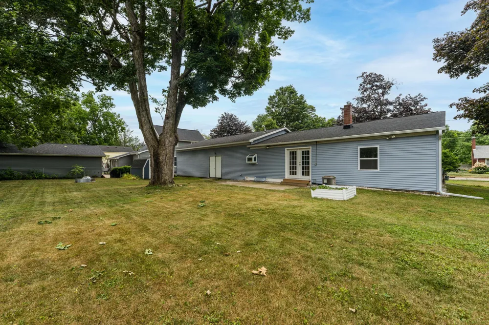 128 Floral Avenue Plainwell, MI 49080