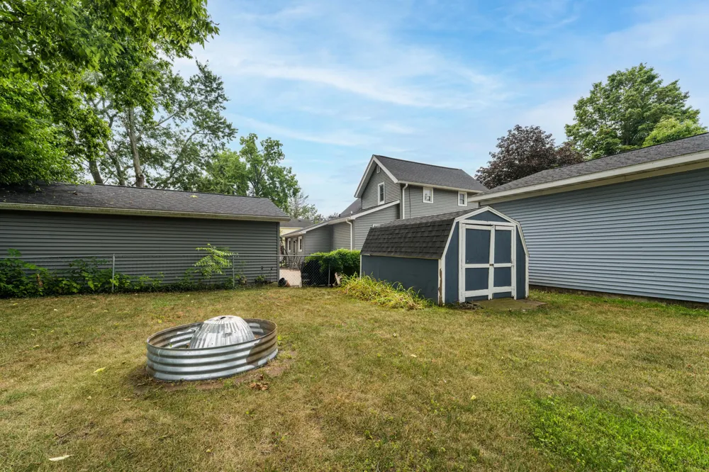 128 Floral Avenue Plainwell, MI 49080