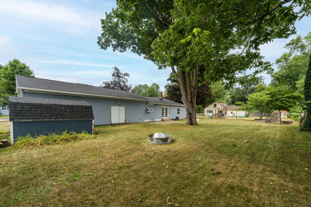 128 Floral Avenue Plainwell, MI 49080