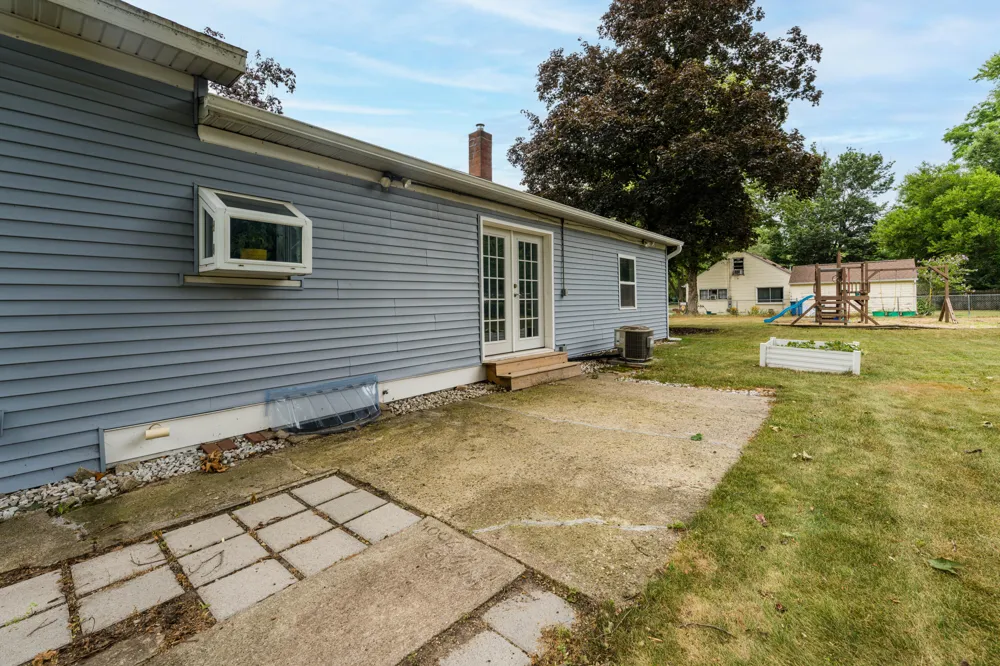 128 Floral Avenue Plainwell, MI 49080