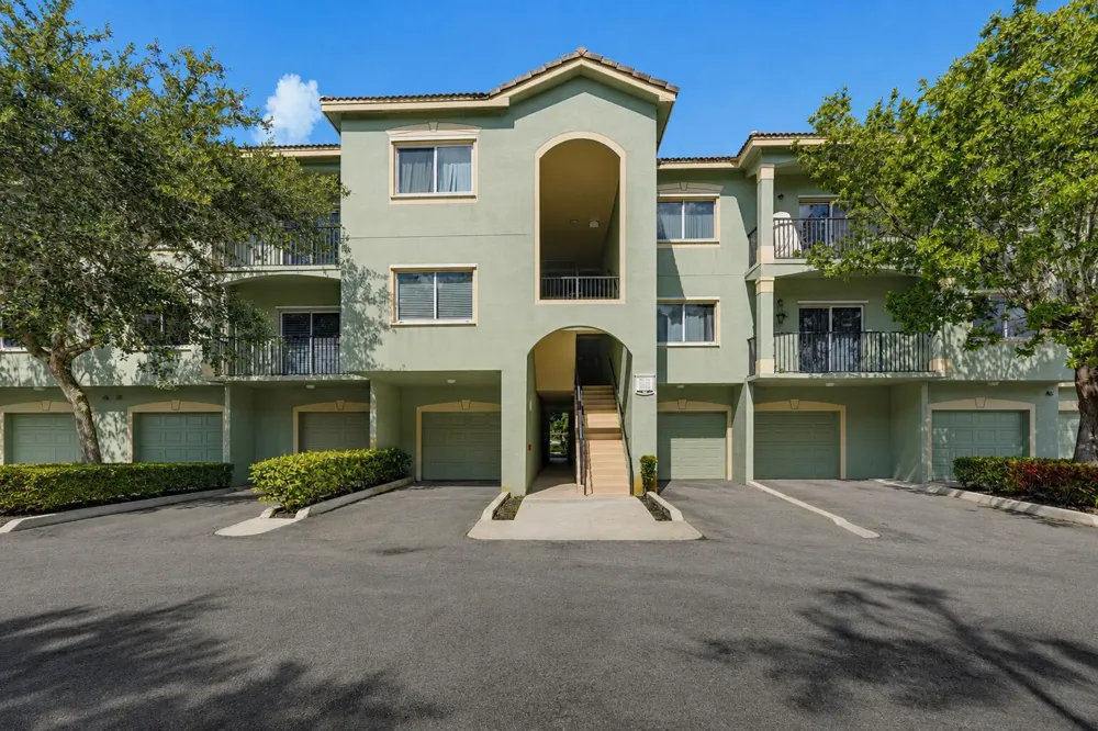 350 CRESTWOOD CIRCLE #306 Royal Palm Beach, FL 33411