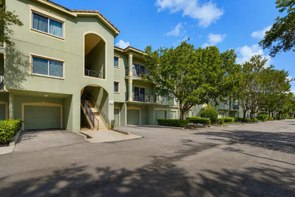 350 CRESTWOOD CIRCLE #306 Royal Palm Beach, FL 33411