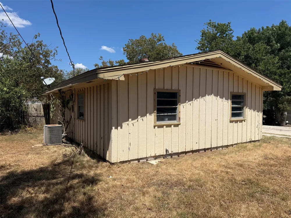 2405 Avenue E Brownwood, TX 76801