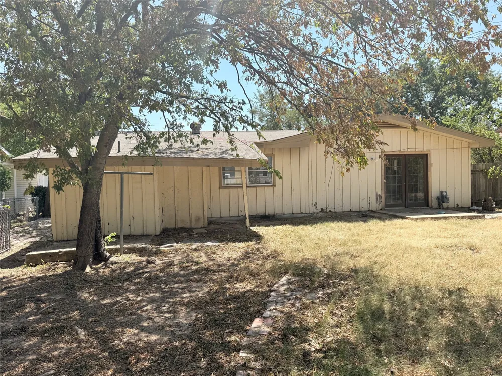 2405 Avenue E Brownwood, TX 76801