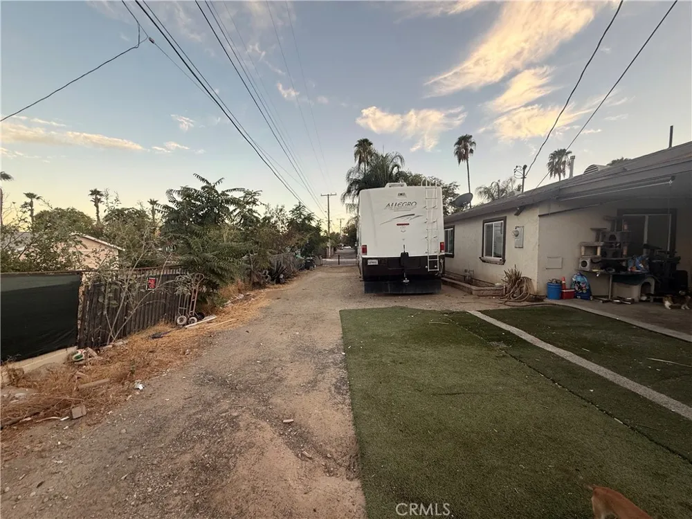 232 1 st Perris, CA 92570