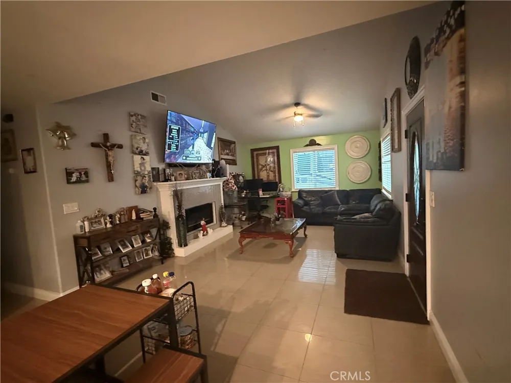 232 1 st Perris, CA 92570