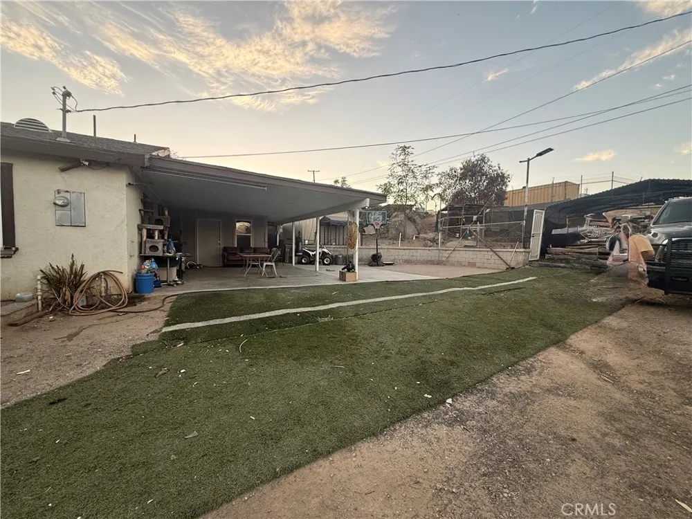 232 1 st Perris, CA 92570