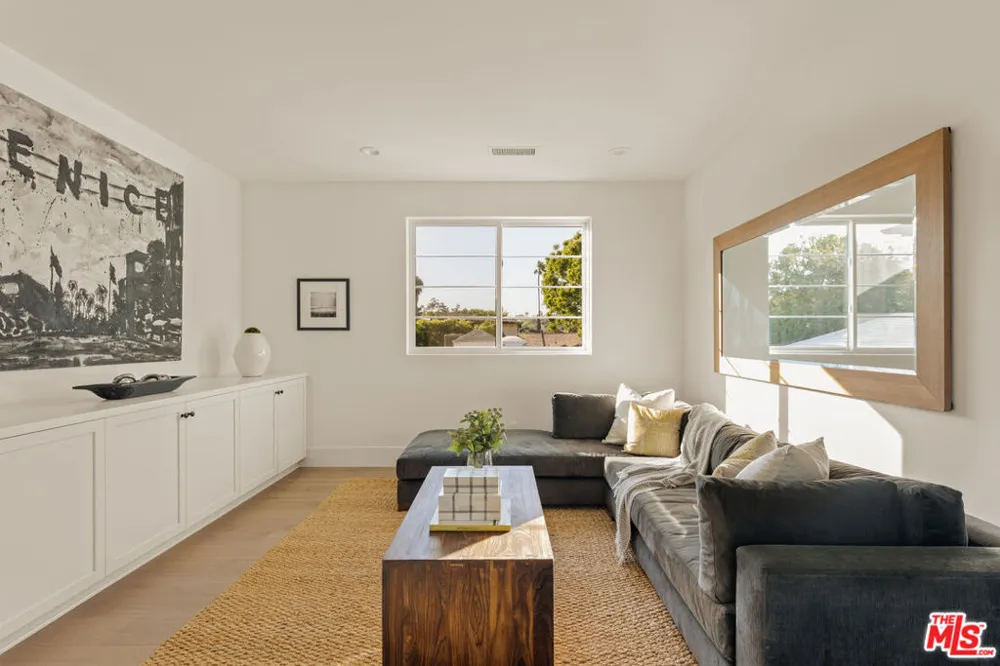1531 Glencoe Avenue Venice, CA 90291