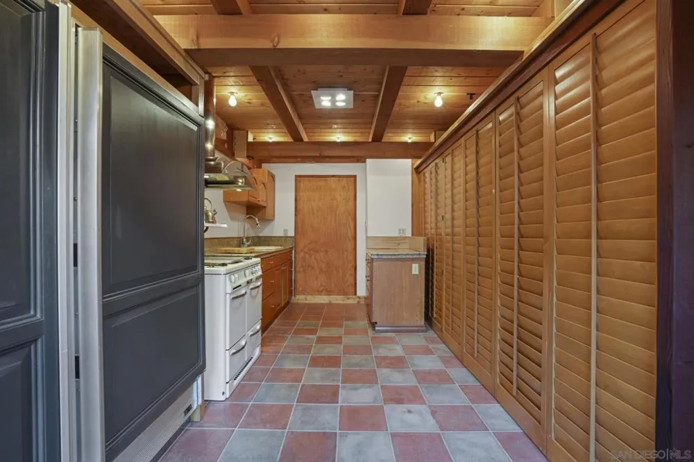 2706 El Rastro Ln Carlsbad, CA 92009