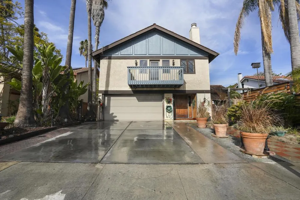 2706 El Rastro Ln Carlsbad, CA 92009