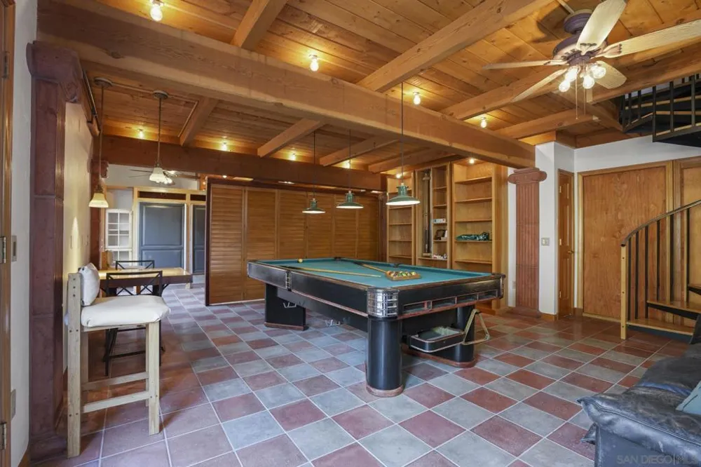2706 El Rastro Ln Carlsbad, CA 92009