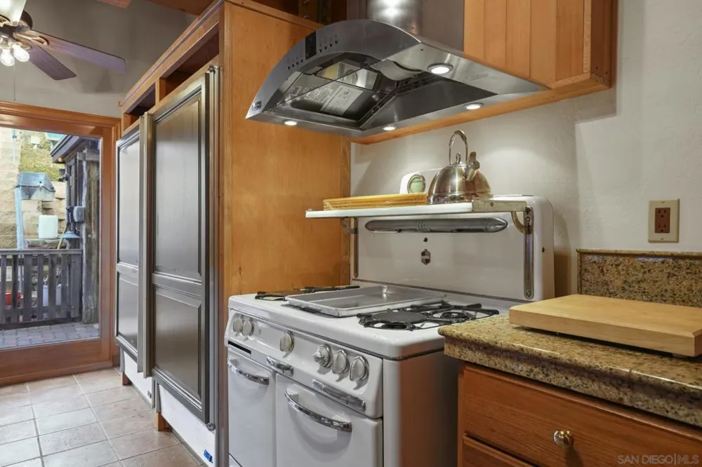 2706 El Rastro Ln Carlsbad, CA 92009