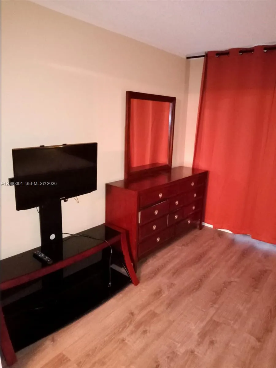 319 NE 14th Ave #604 Hallandale Beach, FL 33009
