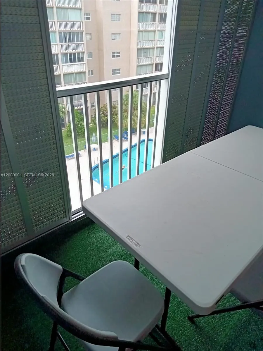 319 NE 14th Ave #604 Hallandale Beach, FL 33009
