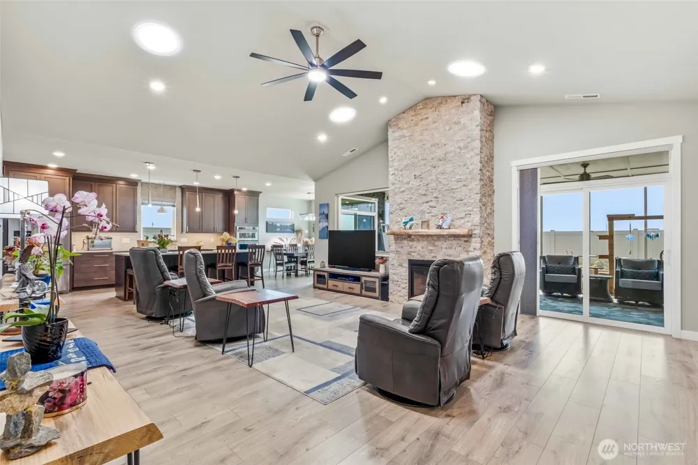 924 S M Loop Drive SW Quincy, WA 98848