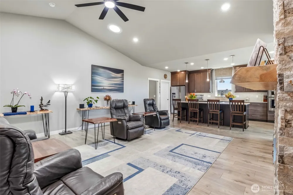 924 S M Loop Drive SW Quincy, WA 98848
