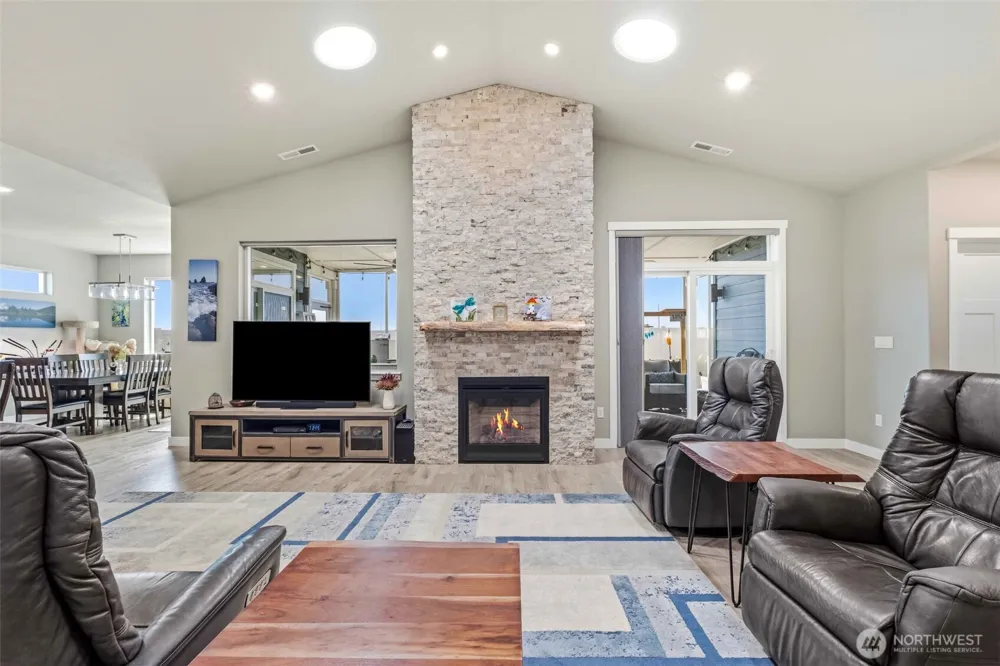 924 S M Loop Drive SW Quincy, WA 98848