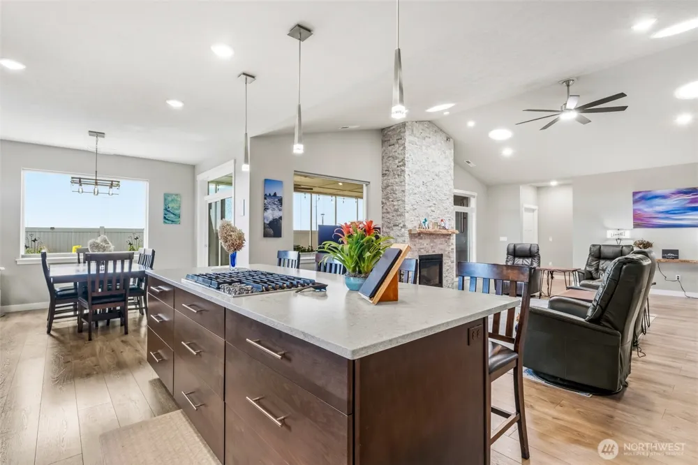 924 S M Loop Drive SW Quincy, WA 98848