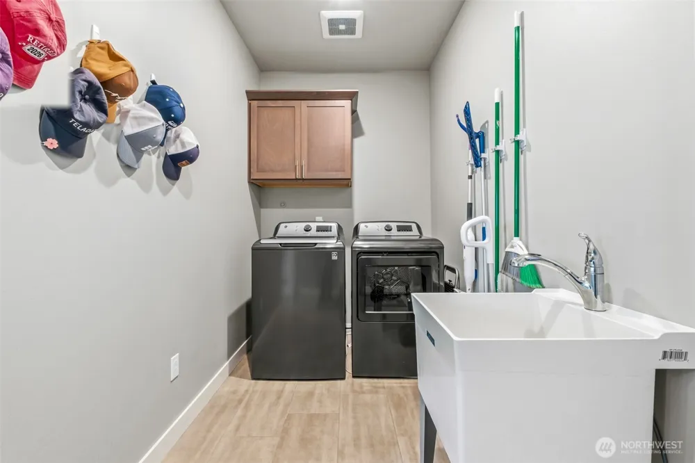924 S M Loop Drive SW Quincy, WA 98848