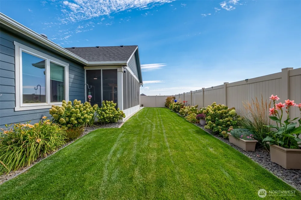 924 S M Loop Drive SW Quincy, WA 98848