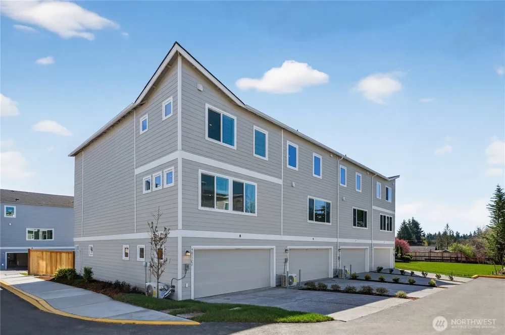9811 31st Avenue SE #F4 Everett, WA 98208