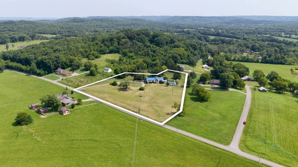 85 Boonshill Rd Fayetteville, TN 37334