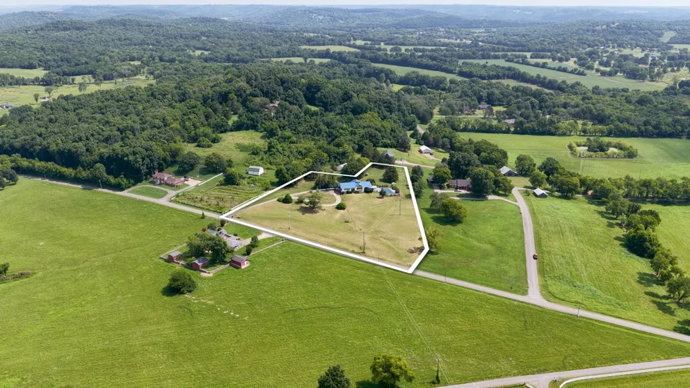 85 Boonshill Rd Fayetteville, TN 37334