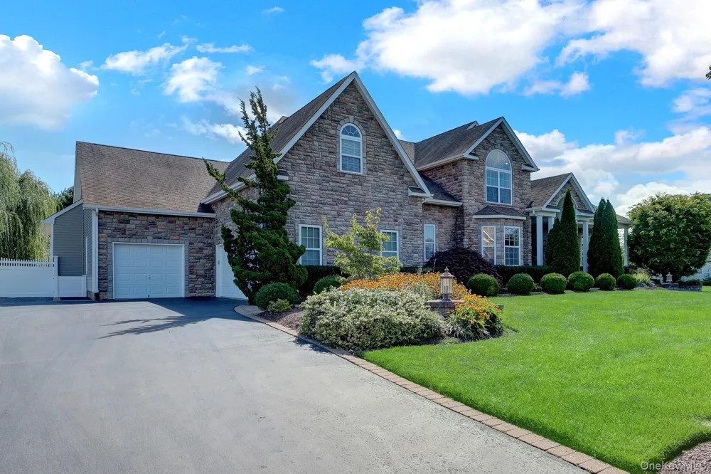 3 Sherwood Drive Shoreham, NY 11786