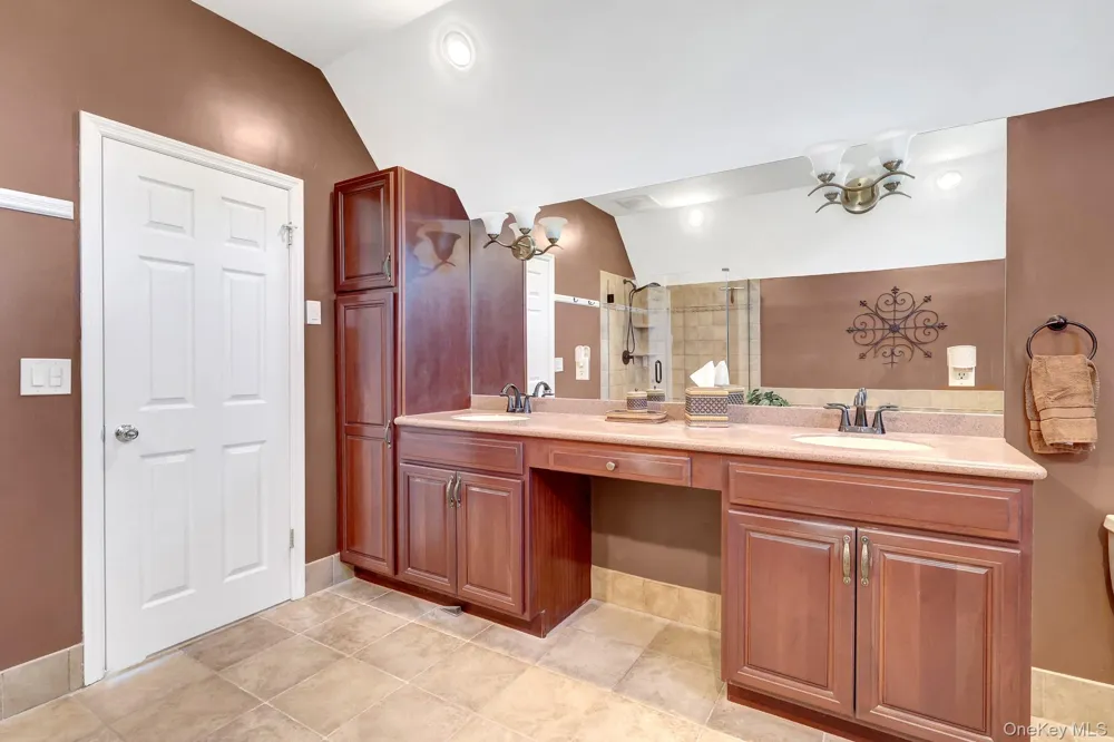 3 Sherwood Drive Shoreham, NY 11786