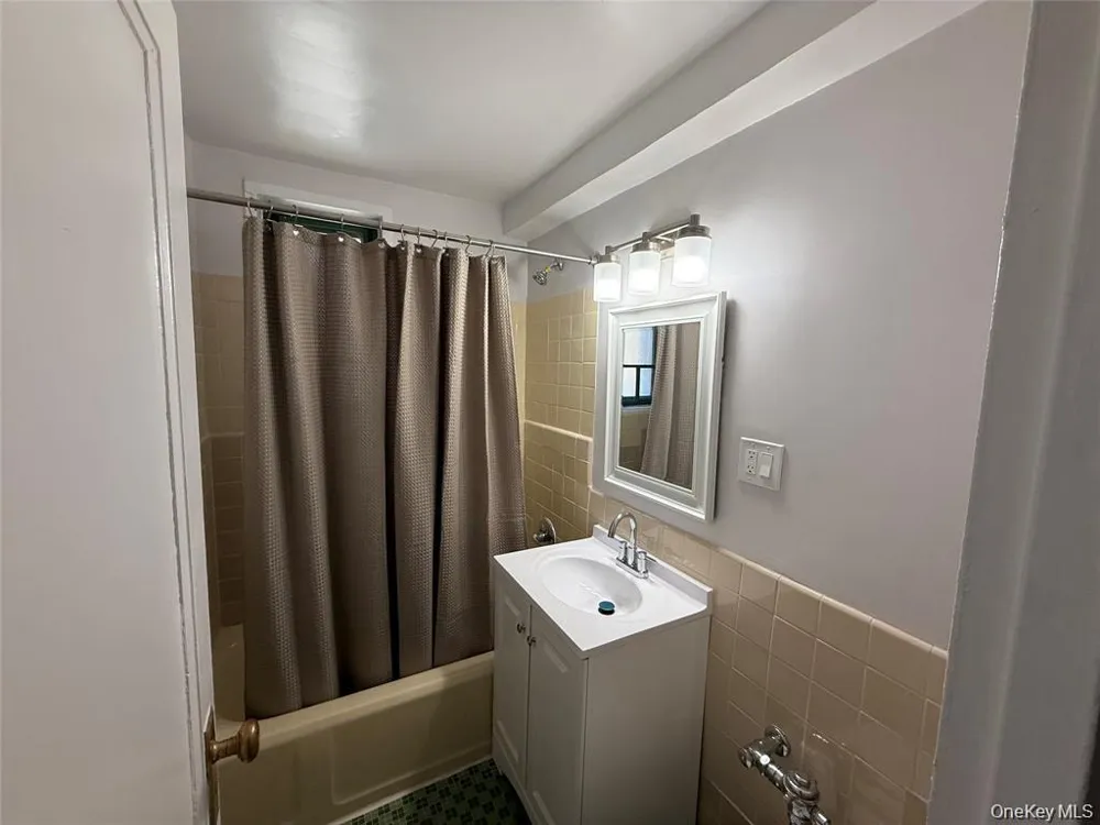 1725 Purdy Street #1C Bronx, NY 10462