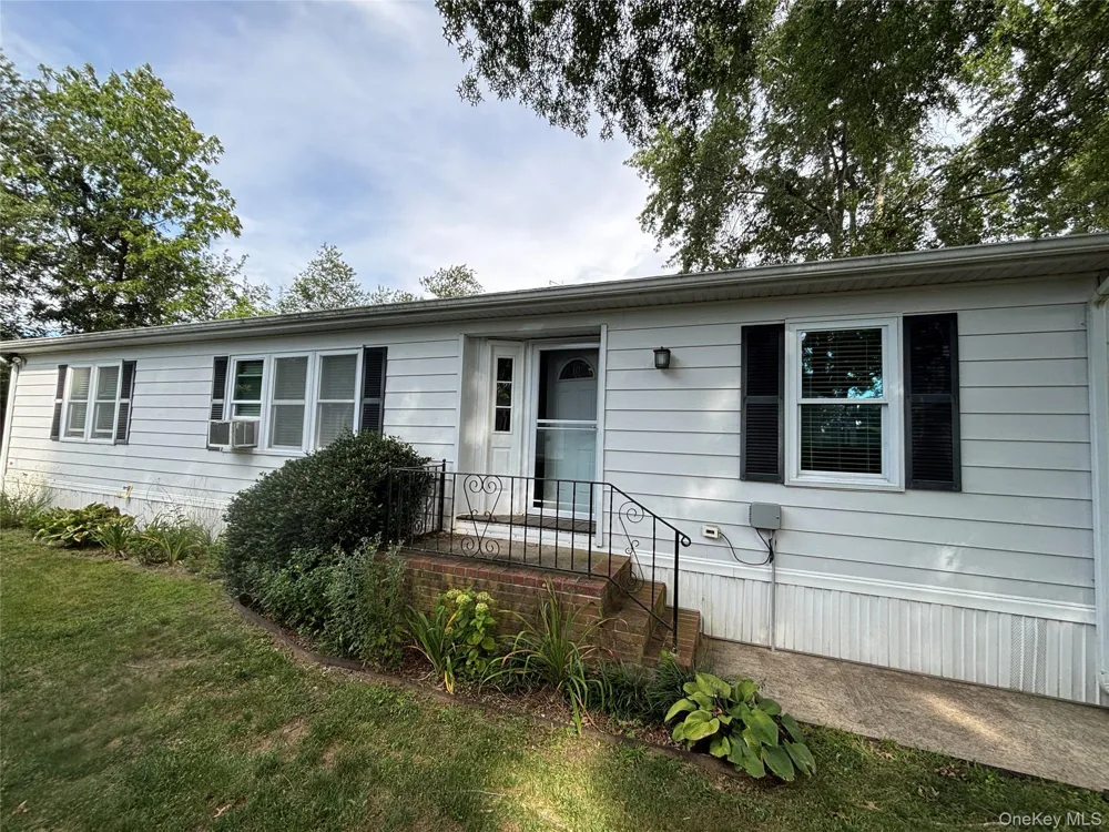 103 West Lane #12B Witt Lane Aquebogue, NY 11901