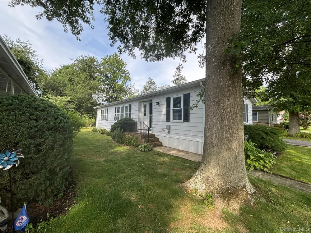 103 West Lane #12B Witt Lane Aquebogue, NY 11901