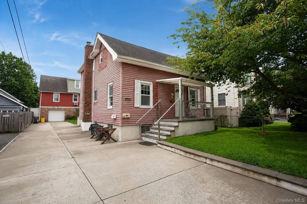 55 Centre Street Woodmere, NY 11598