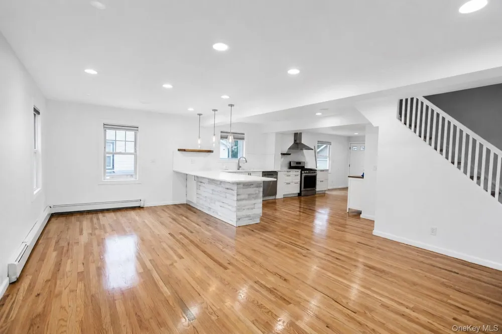55 Centre Street Woodmere, NY 11598