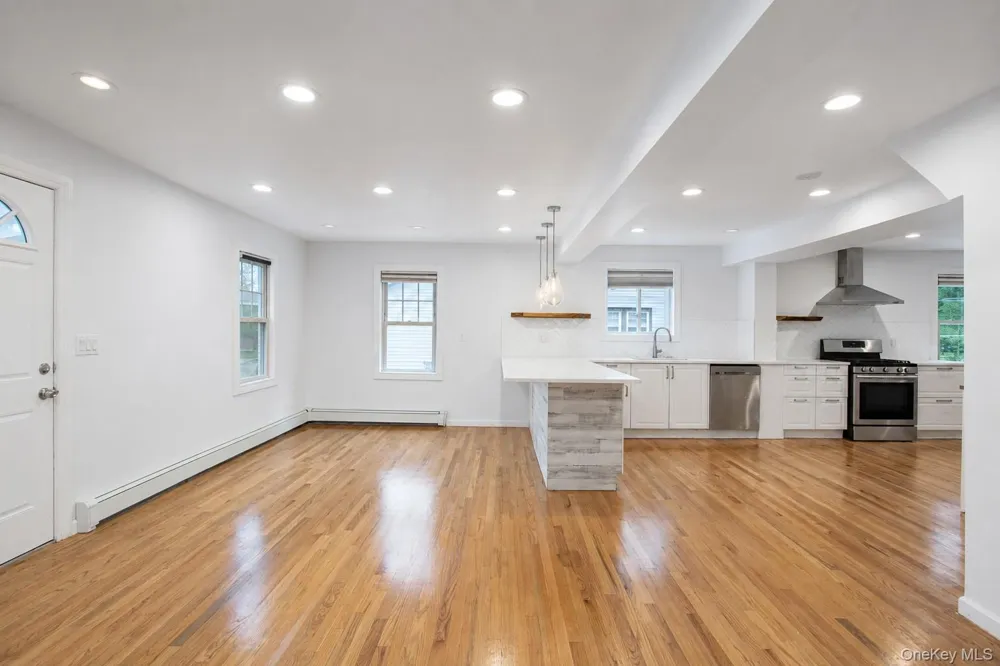 55 Centre Street Woodmere, NY 11598