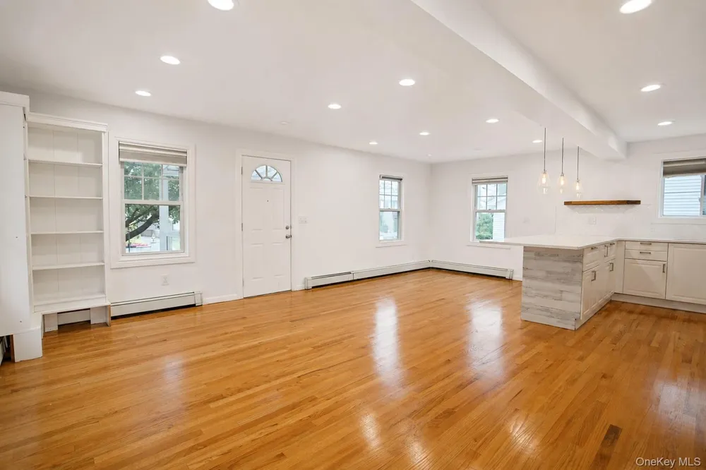 55 Centre Street Woodmere, NY 11598