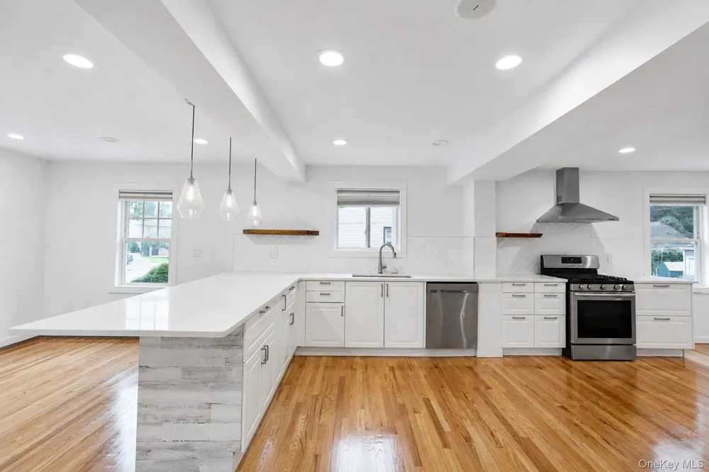 55 Centre Street Woodmere, NY 11598