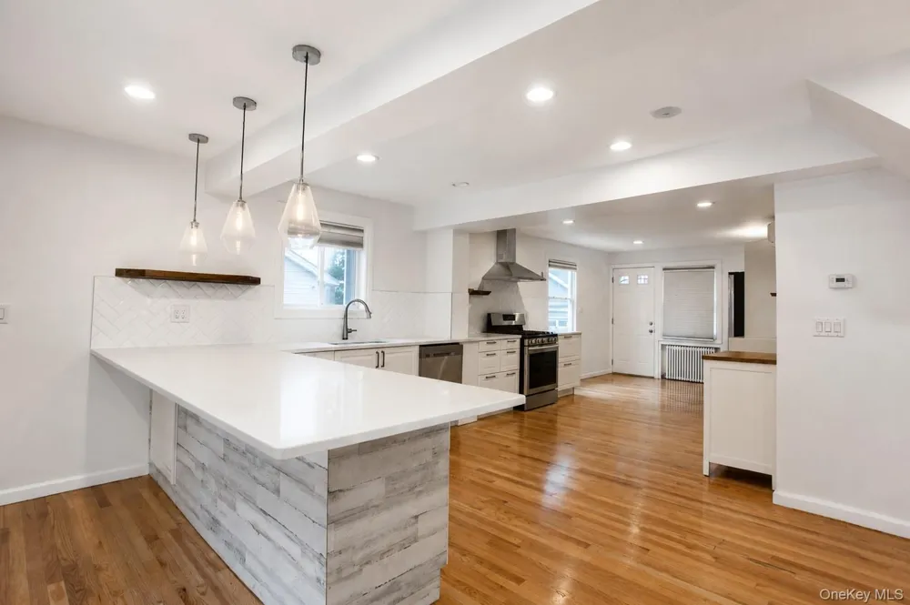 55 Centre Street Woodmere, NY 11598
