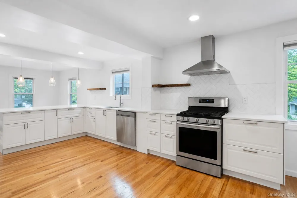 55 Centre Street Woodmere, NY 11598