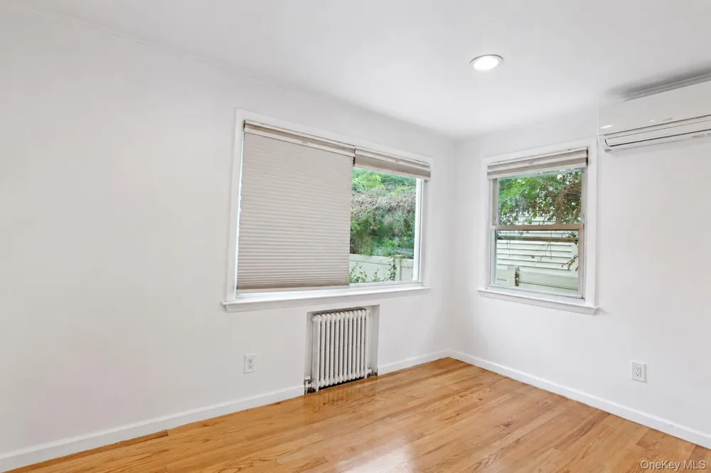 55 Centre Street Woodmere, NY 11598