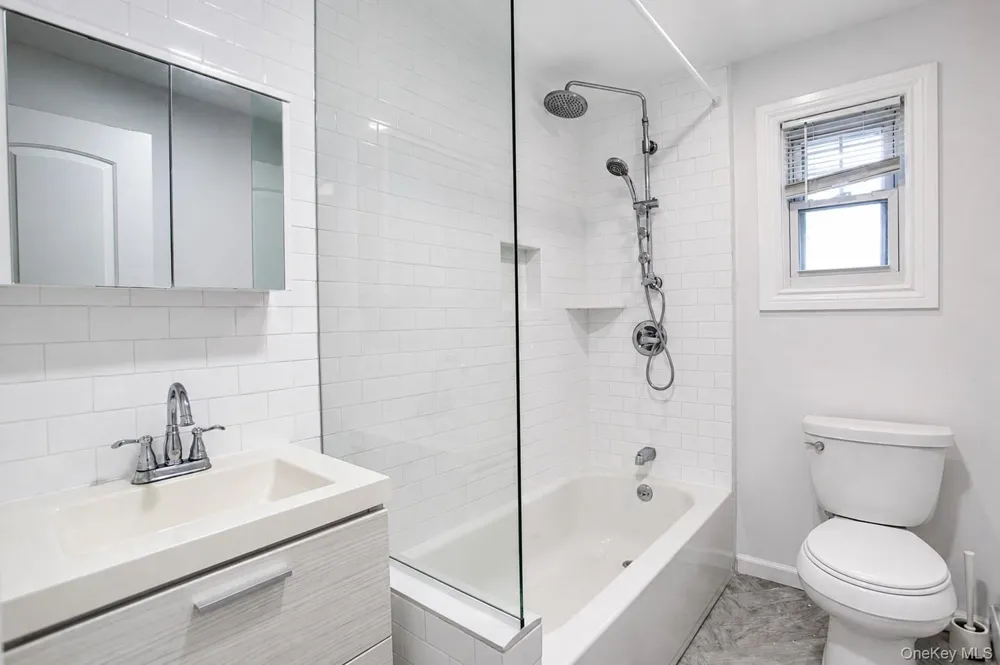 55 Centre Street Woodmere, NY 11598