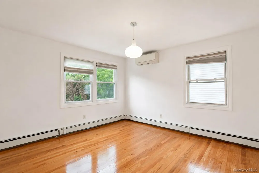 55 Centre Street Woodmere, NY 11598