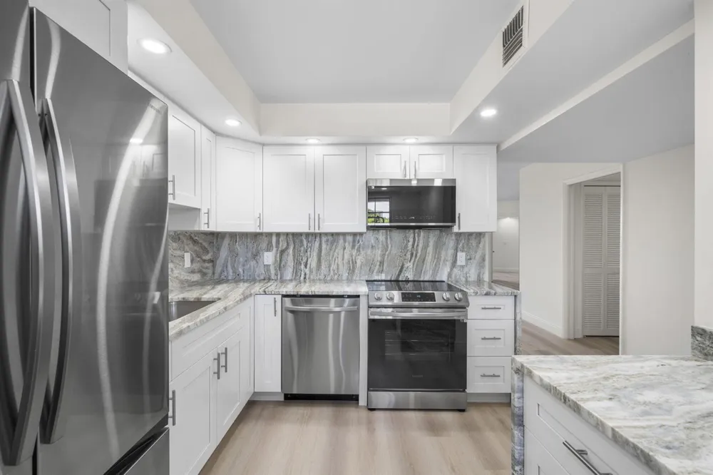 4020 W PALM AIRE DRIVE #408 Pompano Beach, FL 33069