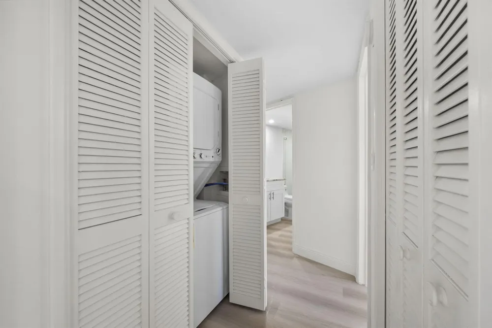 4020 W PALM AIRE DRIVE #408 Pompano Beach, FL 33069