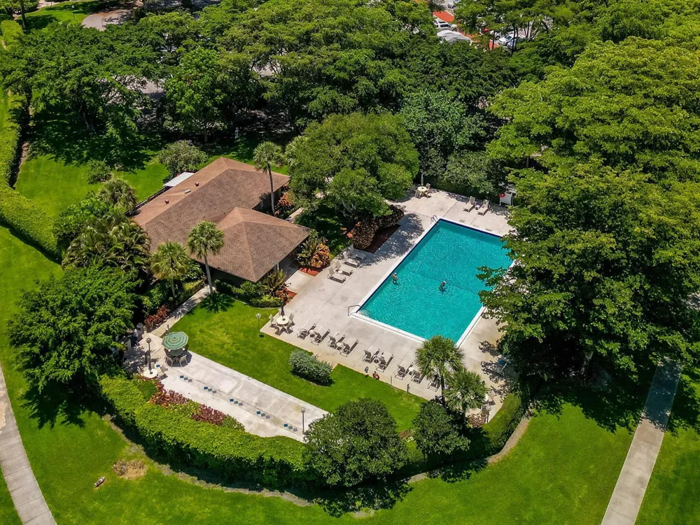 4020 W PALM AIRE DRIVE #408 Pompano Beach, FL 33069
