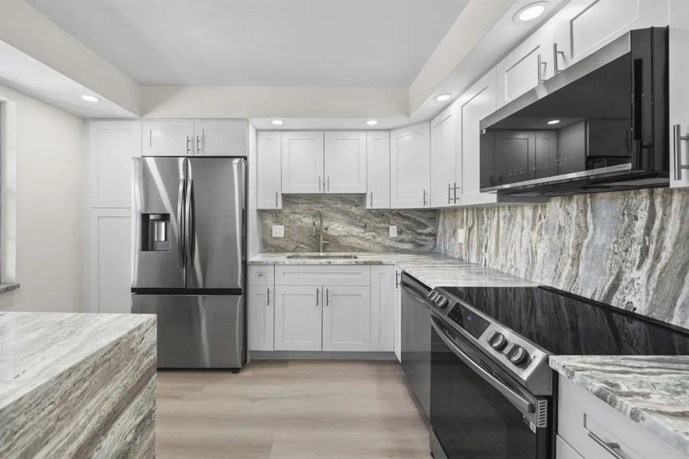 4020 W PALM AIRE DRIVE #408 Pompano Beach, FL 33069